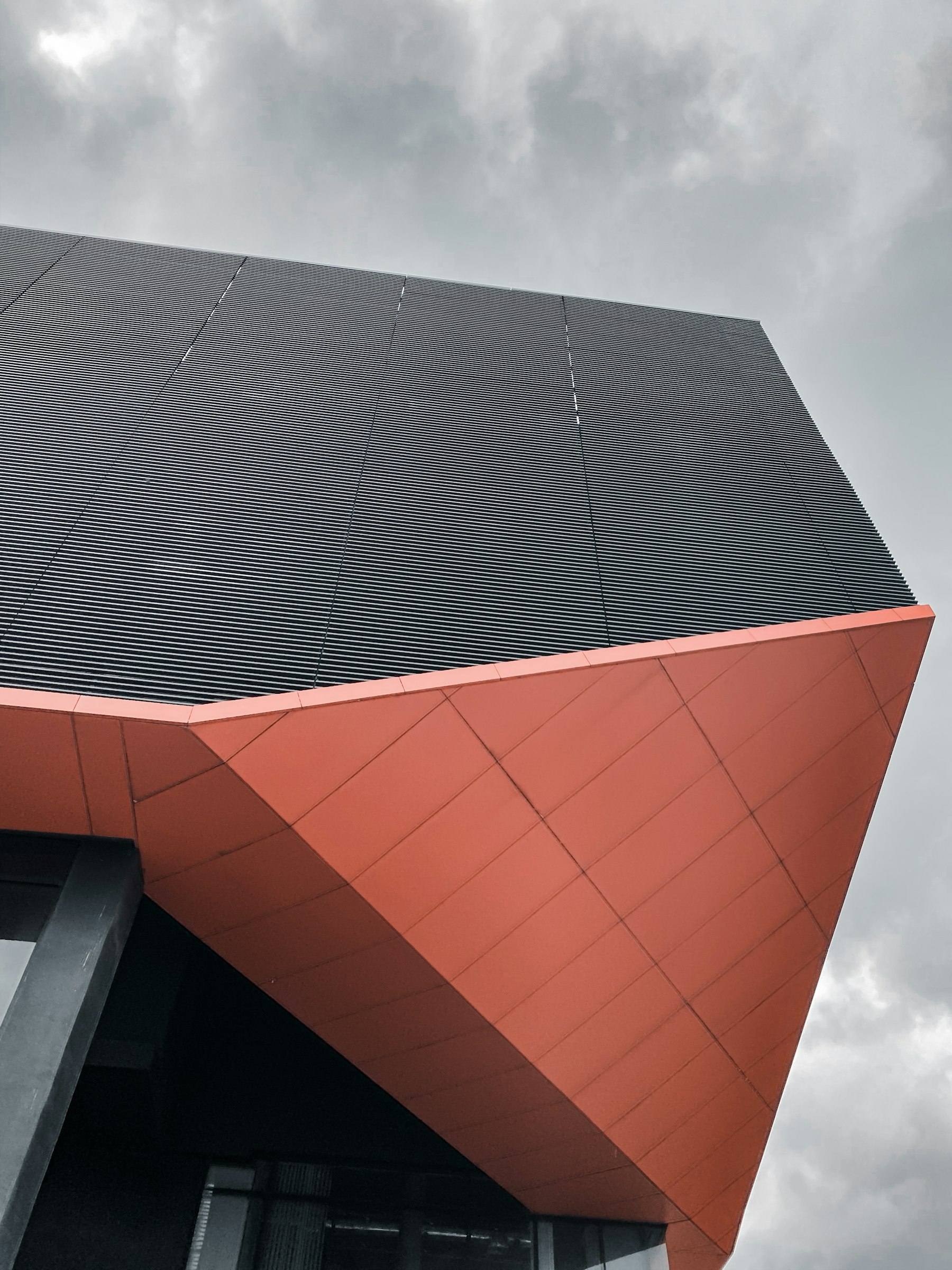 Fachada contemporânea em ACM